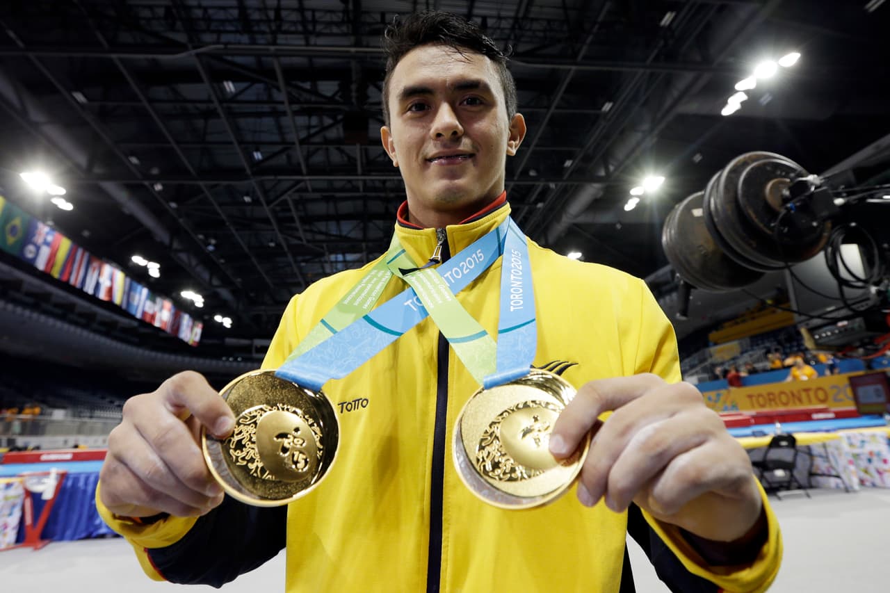 Frustrado luego que se le destronó como campeón del concurso individual, Jossimar Calvo deslumbró en los aparatos individuales de la gimnasia artística de los Juegos Panamericanos, en la que el colombiano coleccionó un total de tres medallas de oro.