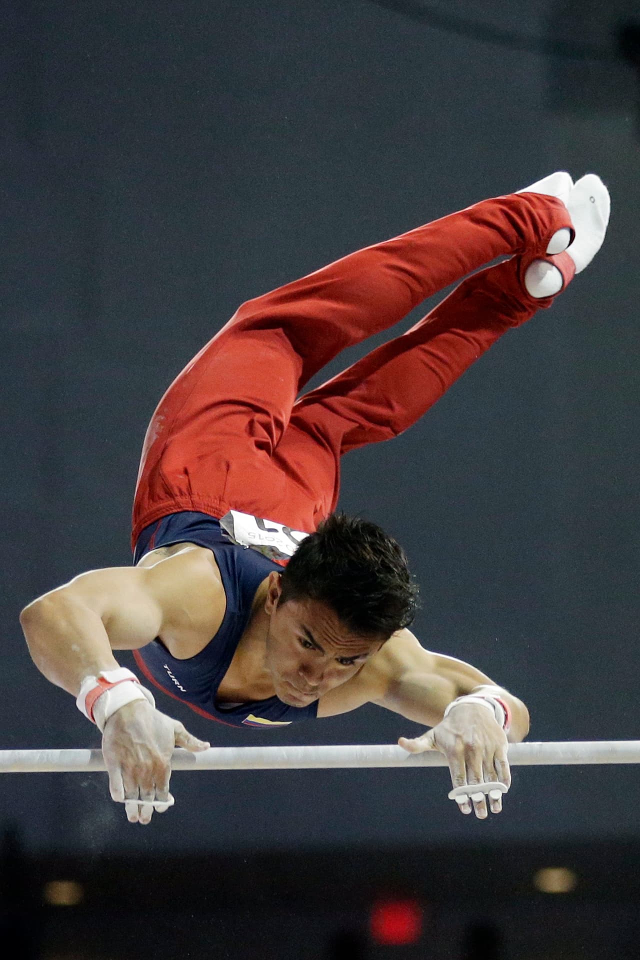 En las paralelas, Calvo recibió una calificación de 15.700. Acto seguido obtuvo 15.700 en la barra fija.