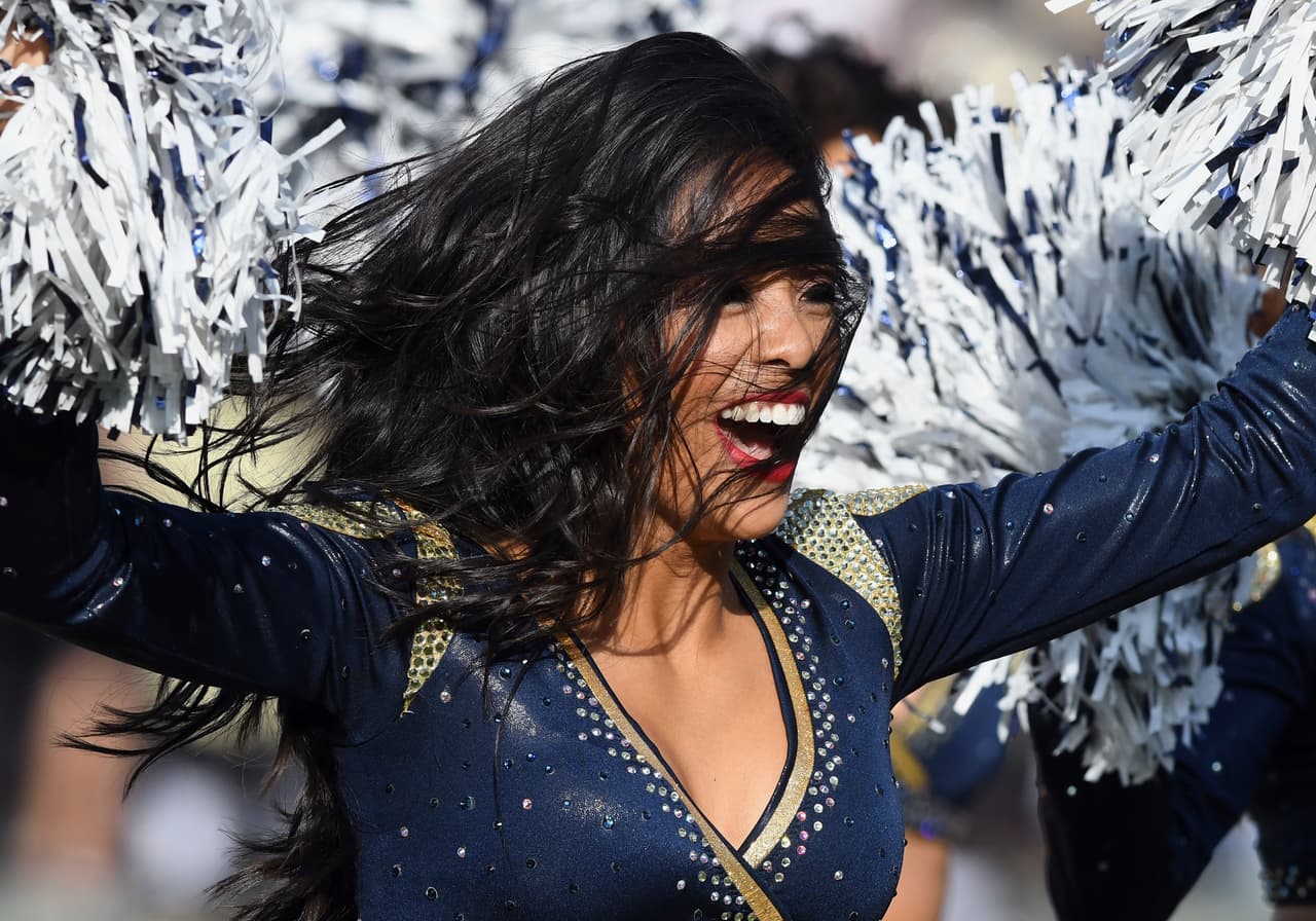 La Semana 12 de la NFL tuvo en la belleza y energía de las porristas en los estadios ese ingrediente perfecto para darle un color especial al fútbol americano estadounidense.