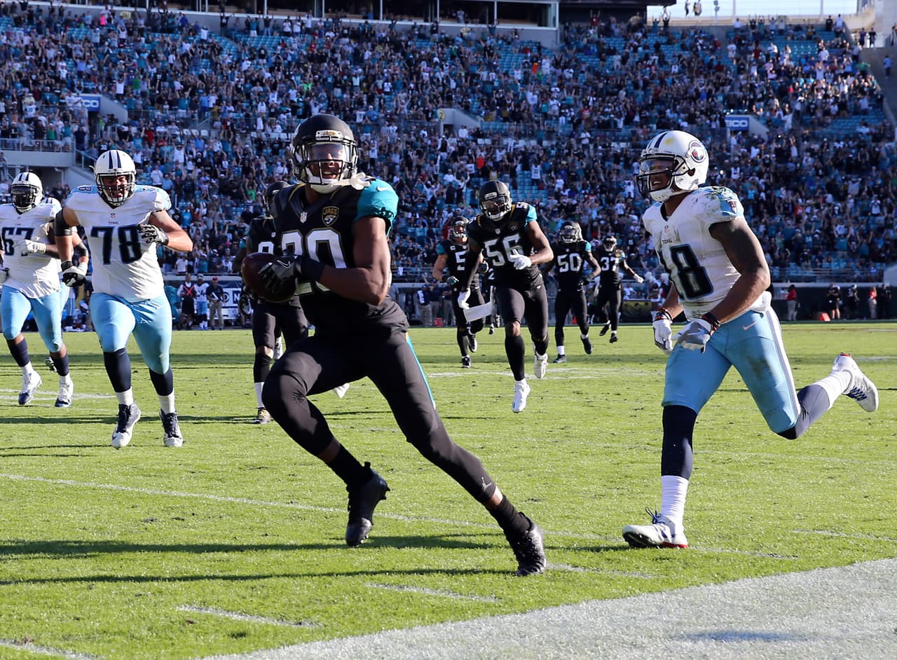 Jacksonville sorprende a los Titans que perdieron a Mariota
