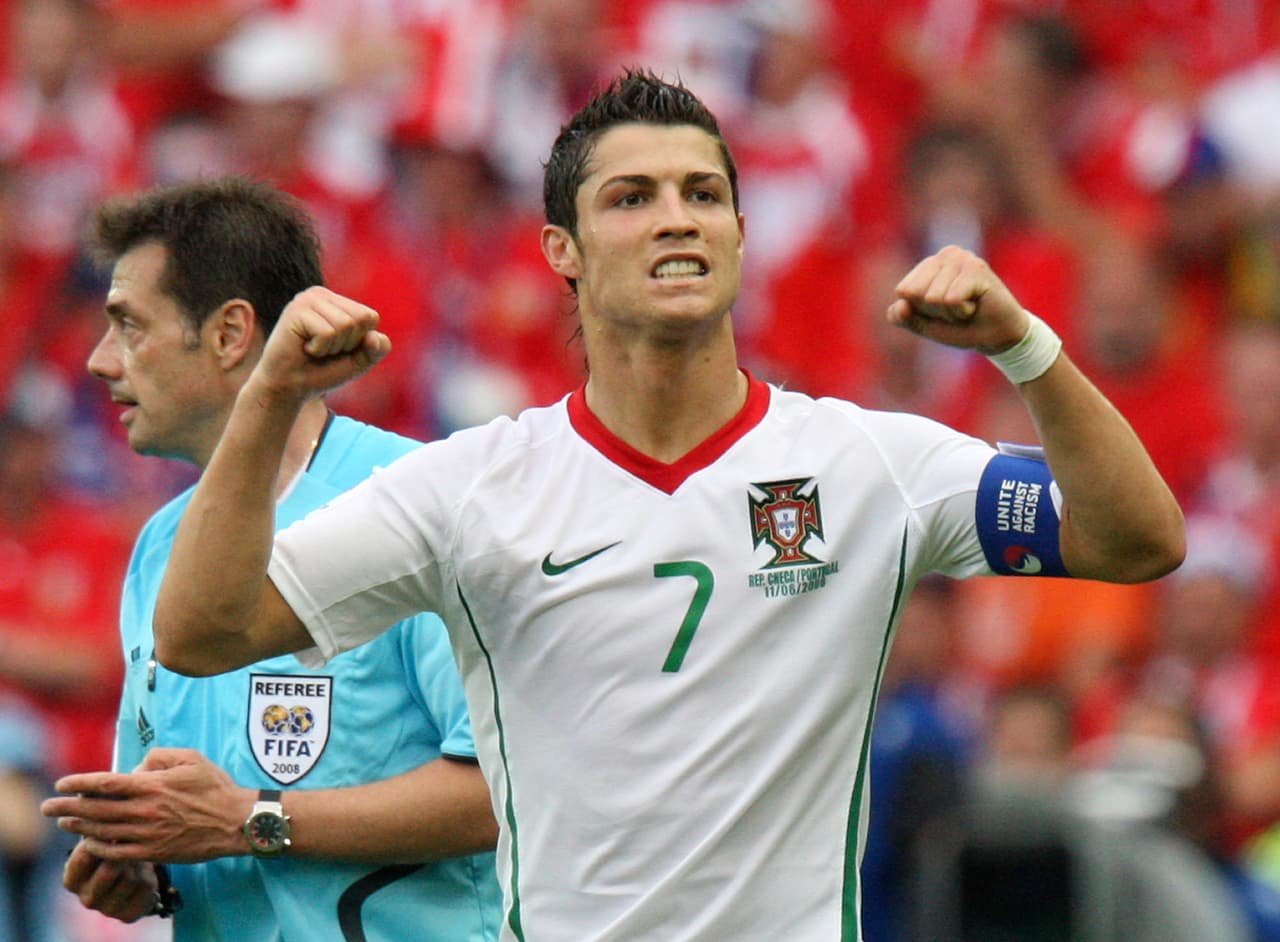 Cristiano Ronaldo marcó solo un gol (el 21 con la selección) en la Euro 2008 contra República Checa. Portugal quedó eliminada en Cuartos de Final contra Alemania.