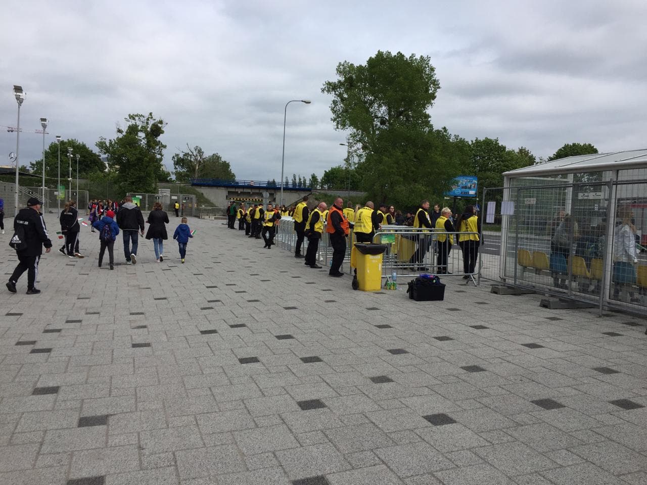 La afluencia de seguidores apenas se movió durante el comienzo del torneo, pero la expectativa por el certamen es grande por los talentos que puedan surgir.