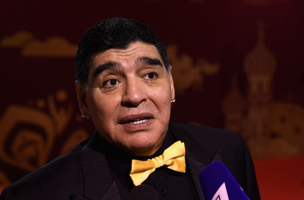 "Cuando se habla de cracks, se dice que Ramos es un crack. Y no. Un crack es Godín, que te defiende, te manda, te hace un gol...", afirmó Maradona.