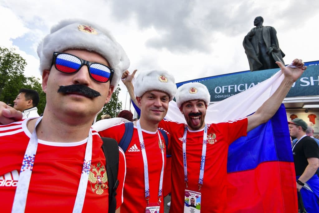 Los fanáticos del duelo entre Rusia y España viven una jornada especial en Moscú y en el estadio de Luzhniki en medio del partido de octavos de final del Mundial de Rusia 2018.