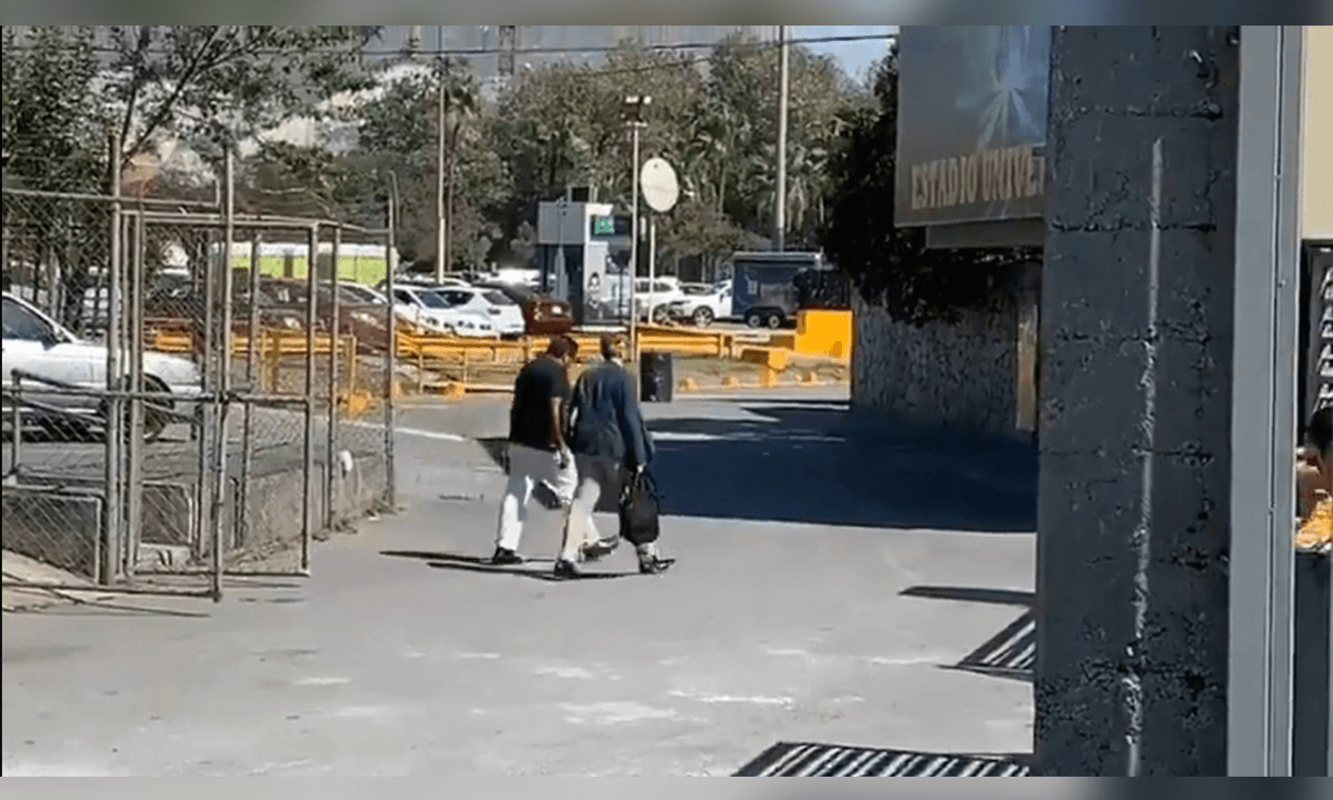 José Luis Higuera visita las instalaciones de Tigres