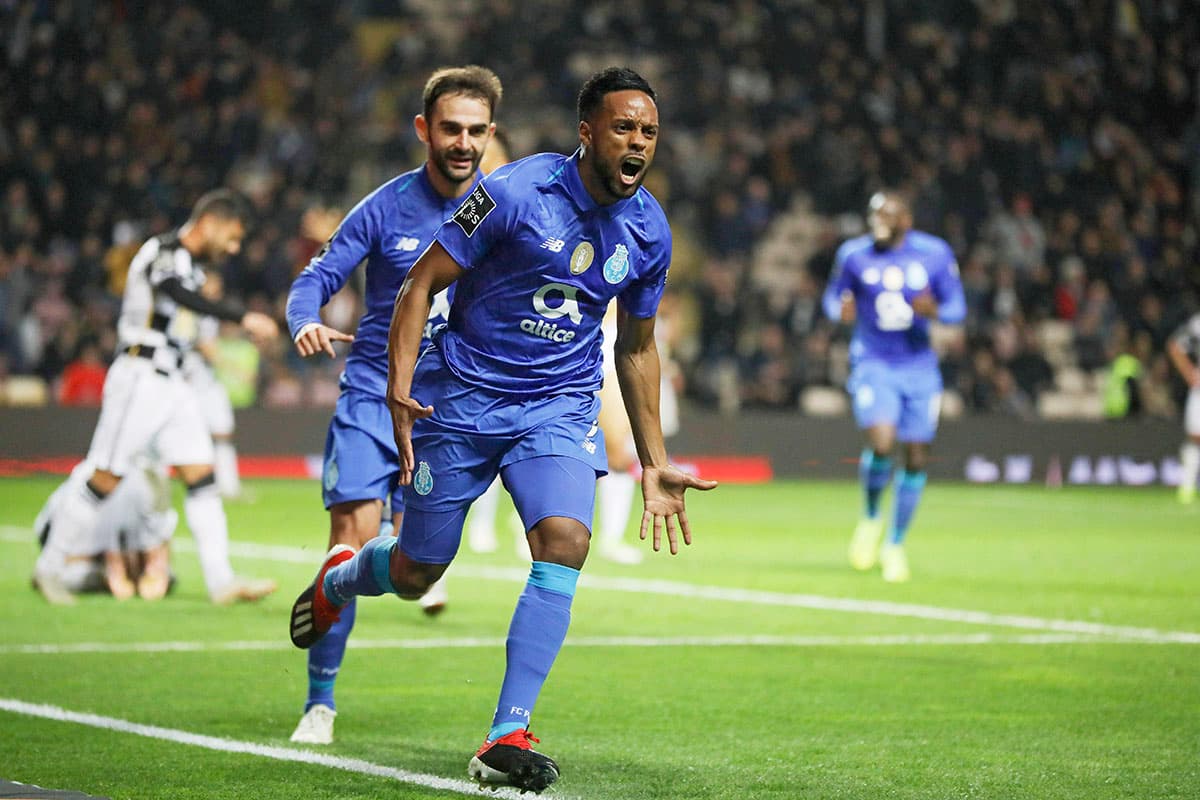 Sin embargo, Hernani (centro), quien había ingresado al minuto 88', marcó al 90'+5 el gol para darle la victoria al Porto por 1-0 sobre Boavista.