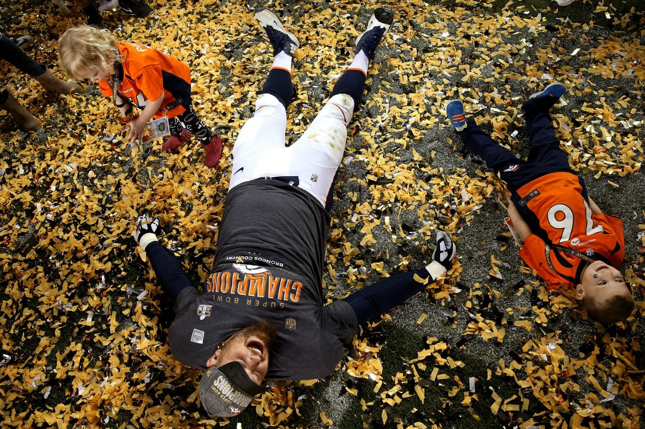 Así celebraron los Denver Broncos su triunfo en el Super Bowl 50 ante los Carolina Panthers 24-10.
