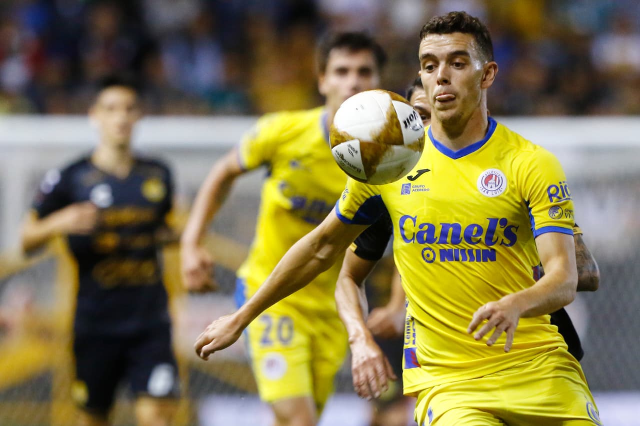 El equipo visitante comenzó tomando la iniciativa, buscando un gol que le aguara la fiesta al 'caballo negro' del Ascenso y para tomar confianza de cara al juego de Vuelta.