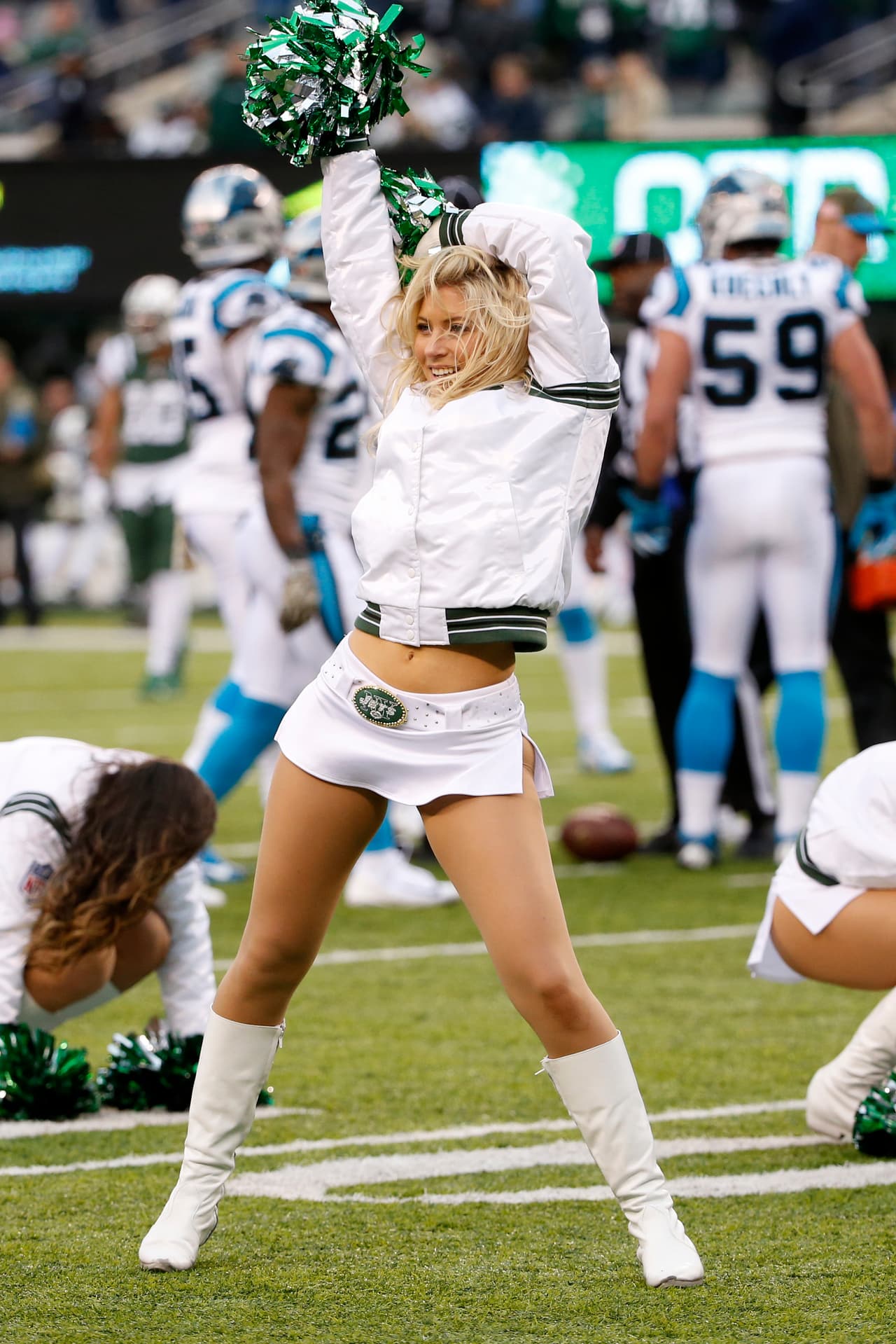 La Semana 12 de la NFL tuvo en la belleza y energía de las porristas en los estadios ese ingrediente perfecto para darle un color especial al fútbol americano estadounidense.