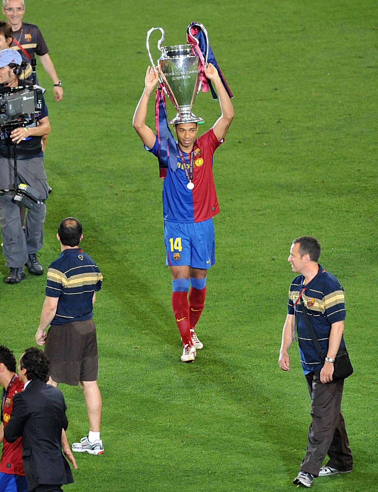 Ese Barcelona ganó todo los torneos en los que participó incluyendo el Mundial de Clubes y las Súper Copas (De España y Europa) logrando así un histórico 'sextete'.