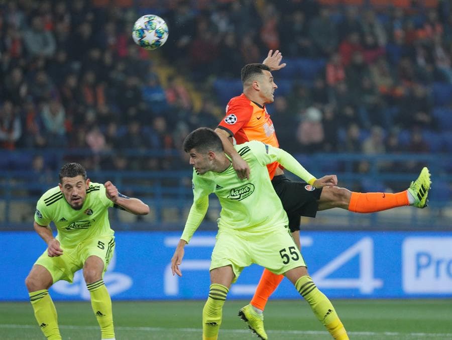 Después de la revisión, se le da penal al Dinamo y Orsic convierte ese penal en gol, poniendo 2-1 el marcador.