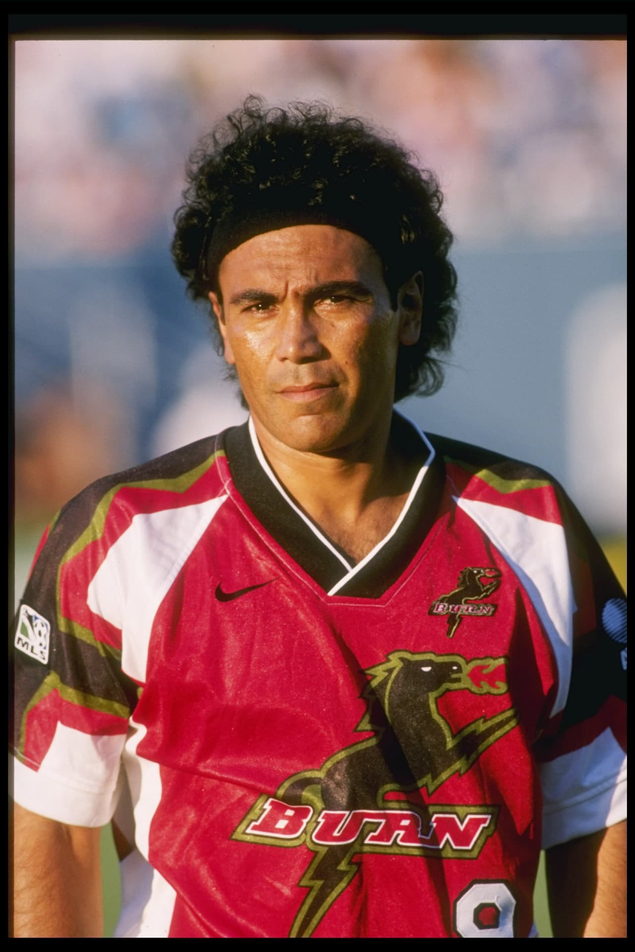 Muchos no recuerdan que Hugo Sánchez jugó en la MLS. Cuando lo hizo, fue con la camiseta original de Dallas Burn.