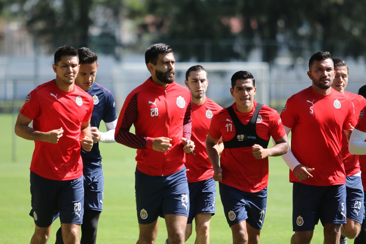 El semblante en el entrenamiento de Chivas de Guadalajara en Chivas Verde Valle es un reflejo de la situación futbolístic del equipo, una crisis que el técnico Tomas Boy aún no logra revertir.