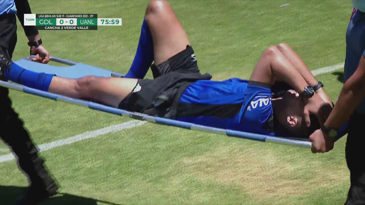 Chivas-Tigres Sub-17 se queda sin árbitro por lesión