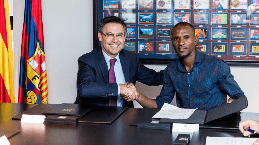Tras firmar con el presidente Josep Bartomeu, Abidal quedó a disposición del club para hacer parte de eventos de Barcelona Legends, institucionales y de la FCB Escola.