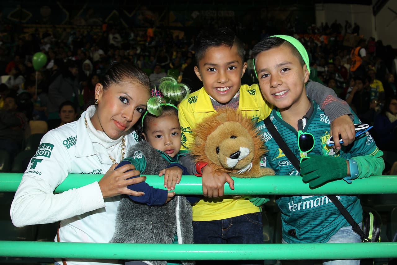 El colorido de la afición en la Jornada 1