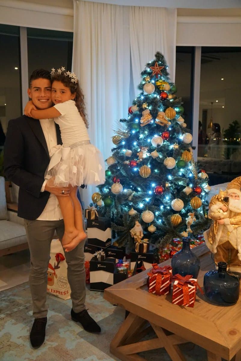 James Rodríguez también festejó la Nochebuena.