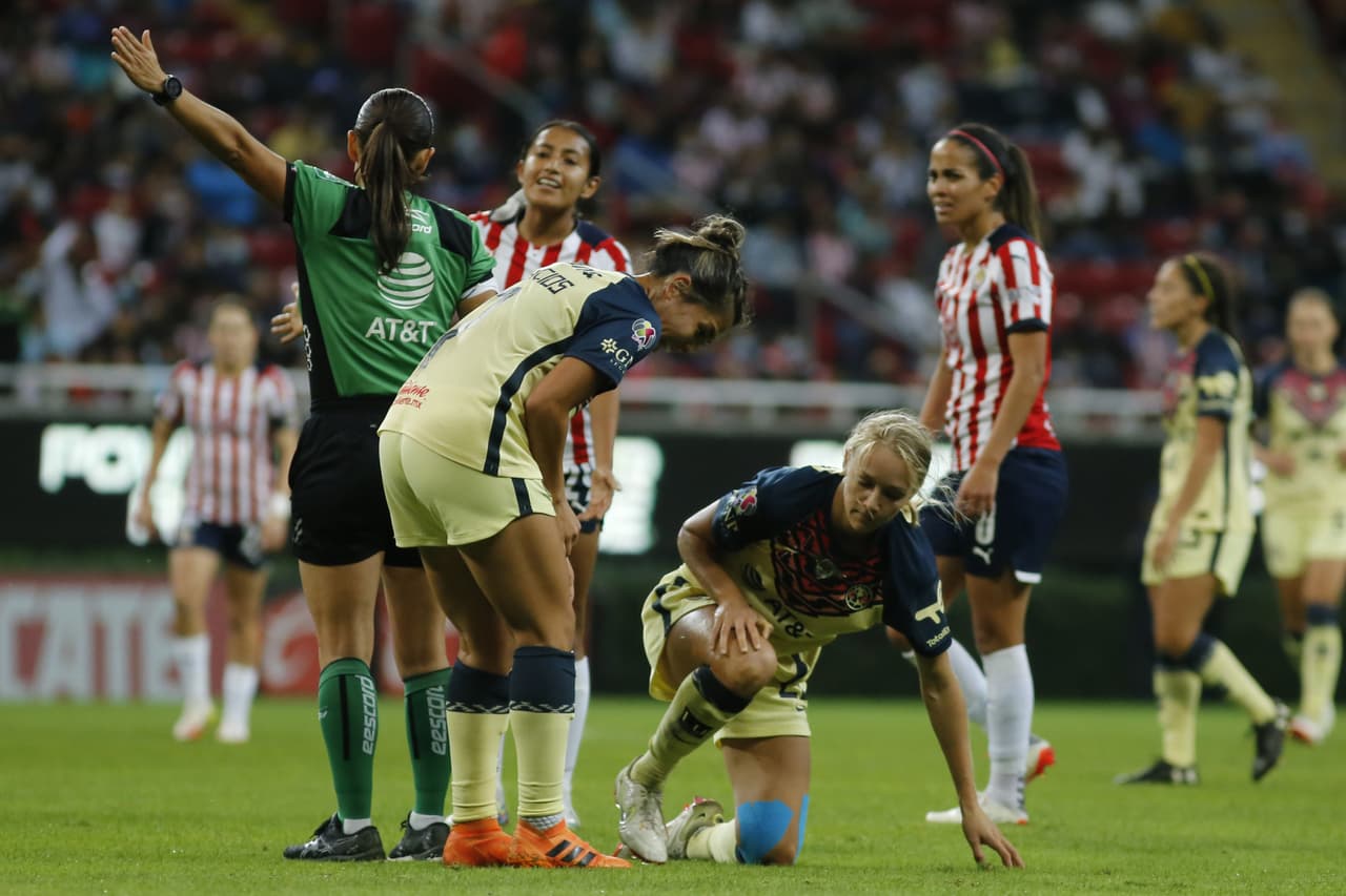 during the game Guadalajara vs America, corresponding to Quarterfinal second leg round match of Torneo Apertura Grita Mexico A21 of the Liga BBVA MX Femenil, at Akron Stadium, on December 06, 2021.
<br>
<br> durante el partido Guadalajara vs America, correspondiente al partido de vuelta de Cuartos de Final del Torneo Apertura Grita Mexico A21 de la Liga BBVA MX Femenil, en el Estadio Akron, el 06 de diciembre de 2021.