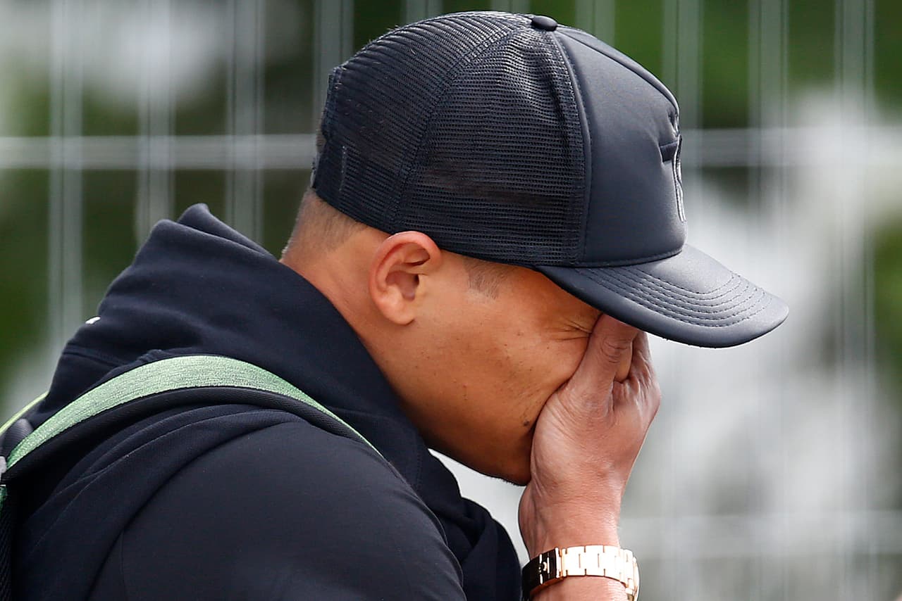 Siendo uno de los capitanes del equipo, rompió en llanto mientras salía del hotel de Kazán.