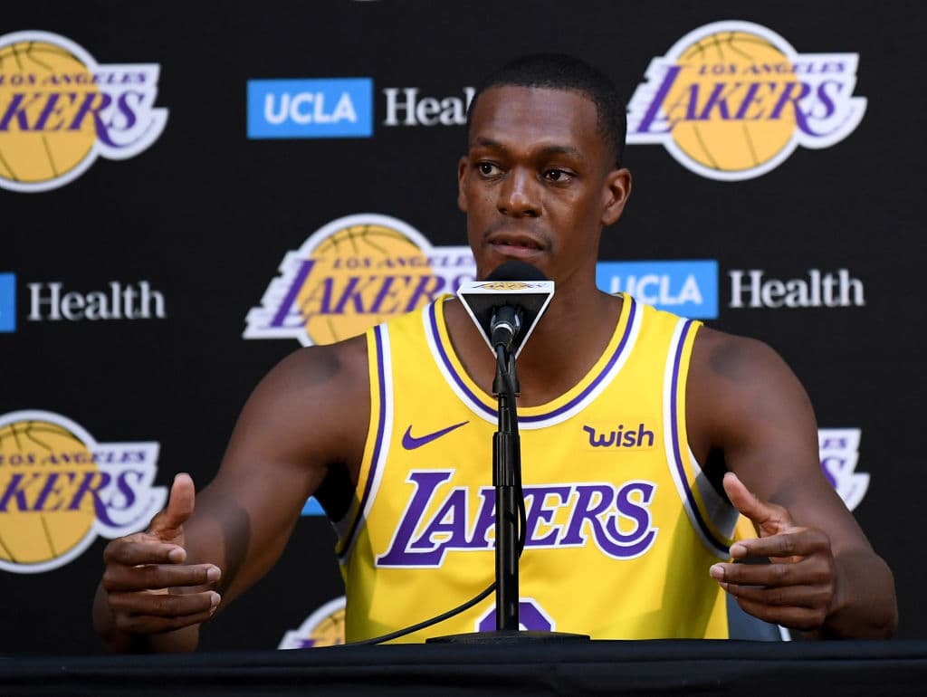 Otro de los veteranos que, con su experiencia ganadora, debe aportar para la maduración del joven núcleo de los Lakers es Rajon Rondo, quien como armador ganó en 2008 el título con Boston Celtics.