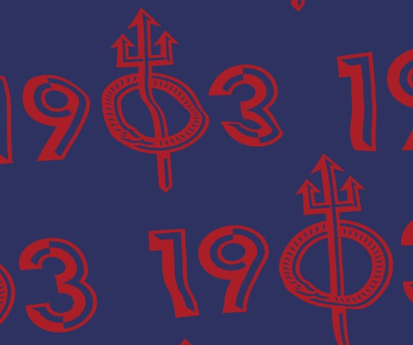 Después de una temporada complicada, el Atlético de Madrid hizo oficial su nueva playera la cual regresa a los bastones clásicos. Cuenta con nueve rayas rojas y siete blancas que recuerdan las tribunas del Estadio Vicente Calderón, y además de tiene el tridente de Neptuno en el año de fundación: 1903.