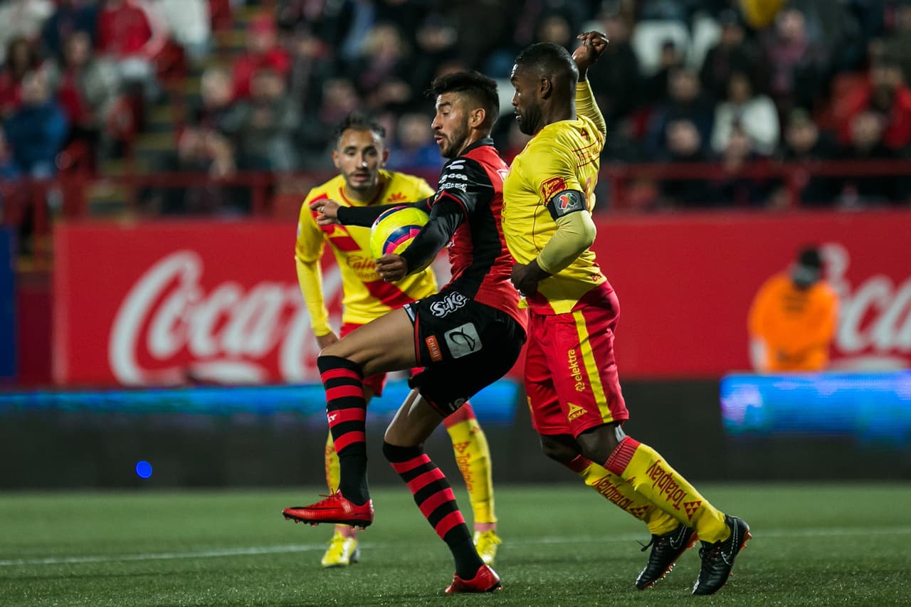 Para la segunda parte no bajó la intensidad del partido y ambos conjuntos eran peligrosos en los arcos rivales.