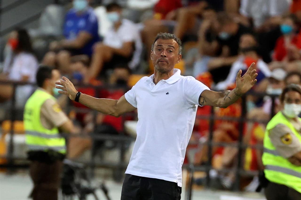 España golea a Georgia 4-0 durante el partido de eliminatoria de la UEFA rumbo al Mundial de Catar 2022. José Luis Gayá (14'), Carlos Soler (25'), Ferrán Torres (41') y Pablo Sarabia (63') lograron darle la victoria al conjunto español, colocándolo en primer lugar del Grupo B.