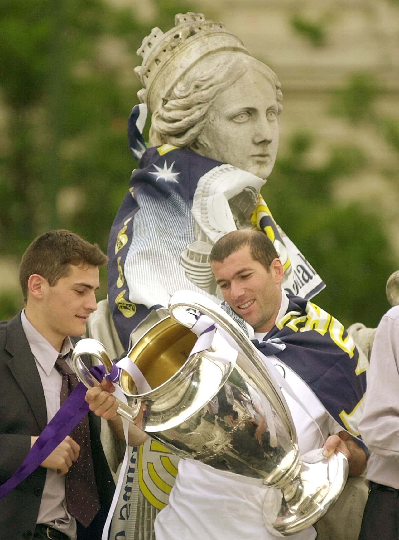 Tanto Casillas como Zinedine Zidane, autor del gol en Glasgow ante el Bayer Leverkusen, fueron los héroes de aquella final que terminó en la novena 'orejona' del Madrid.