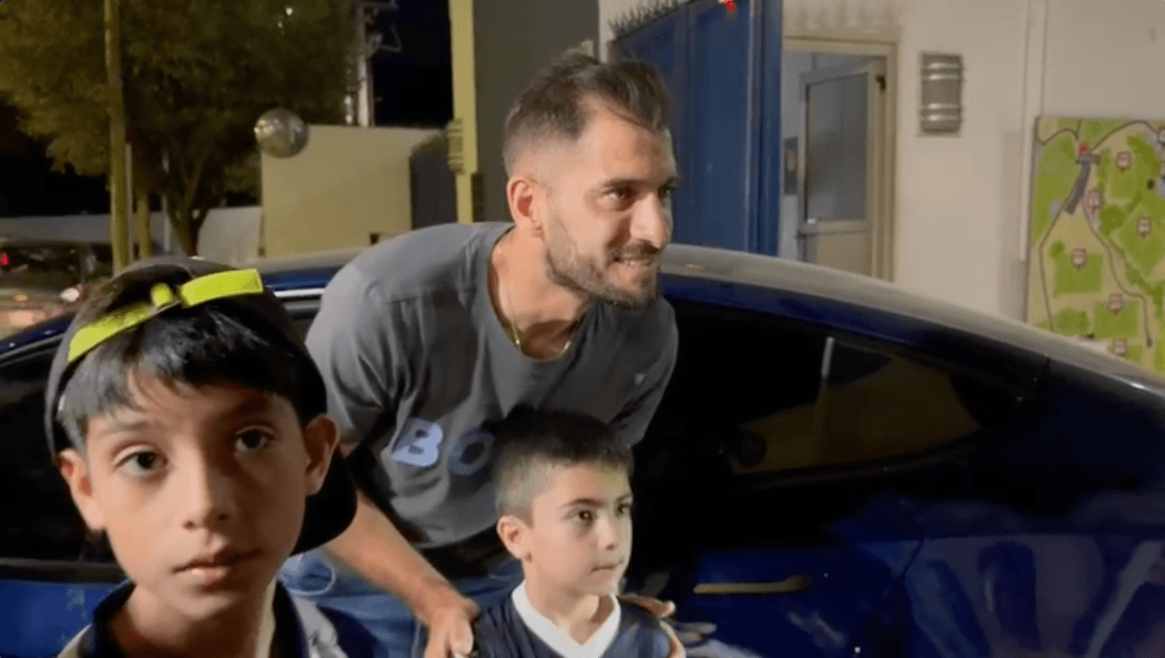 Nico Sánchez convive con la afición del Monterrey tras ser nombrado director técnico