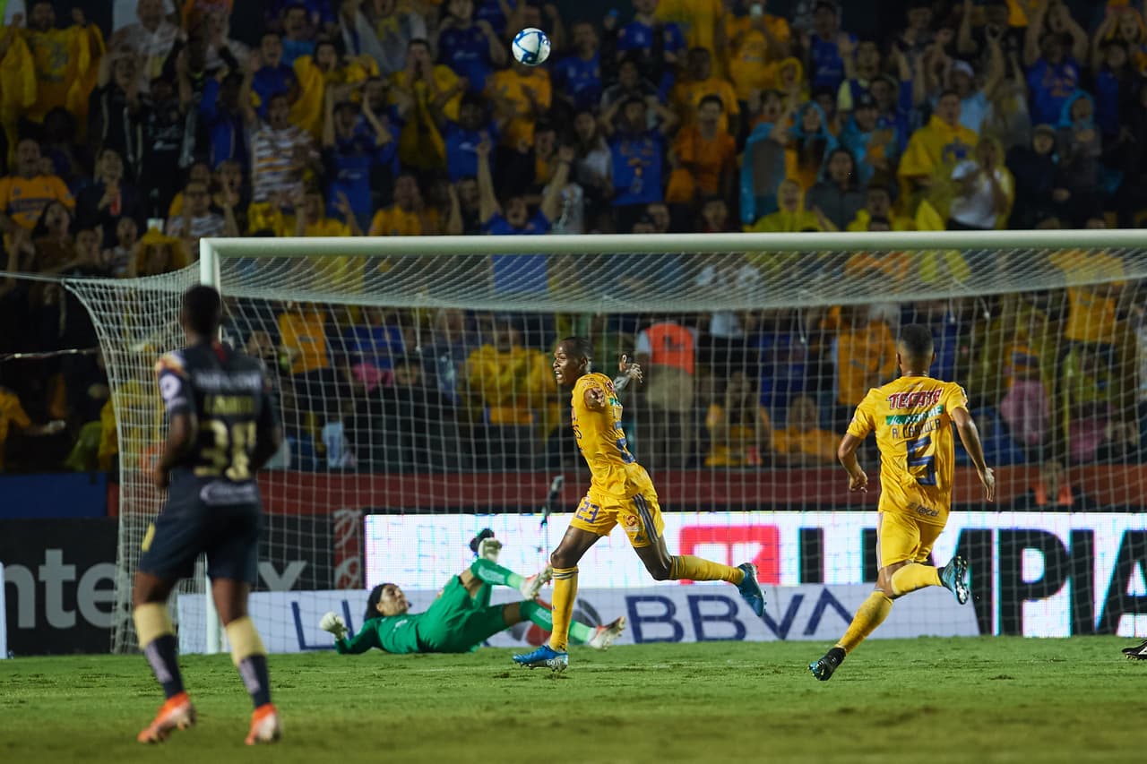 El propio Quiñones estuvo a unos centímetros de poner el 2-0 pero el esférico se estrelló en el travesaño. El colombiano celebró la anotación antes de tiempo.
