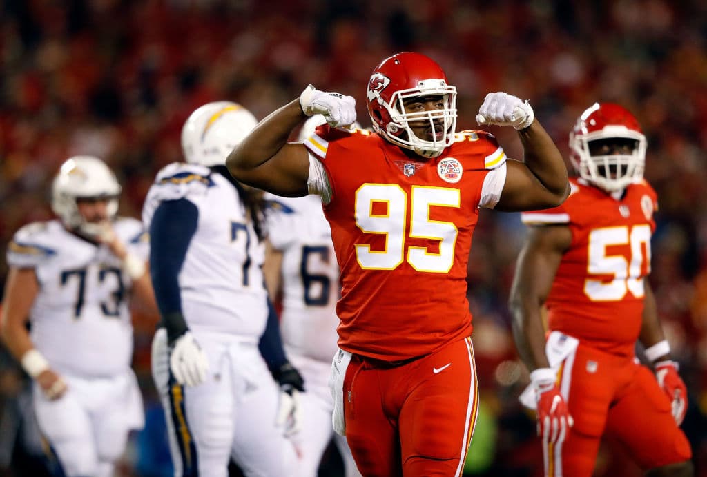 Aunque estuvo apagado la semana pasada ante los Colts, Chris Jones es el mejor frontal de los Chiefs. En 2018 fue tercero en la Liga en capturas (15.5) y es una amenaza para los linieros rivales.