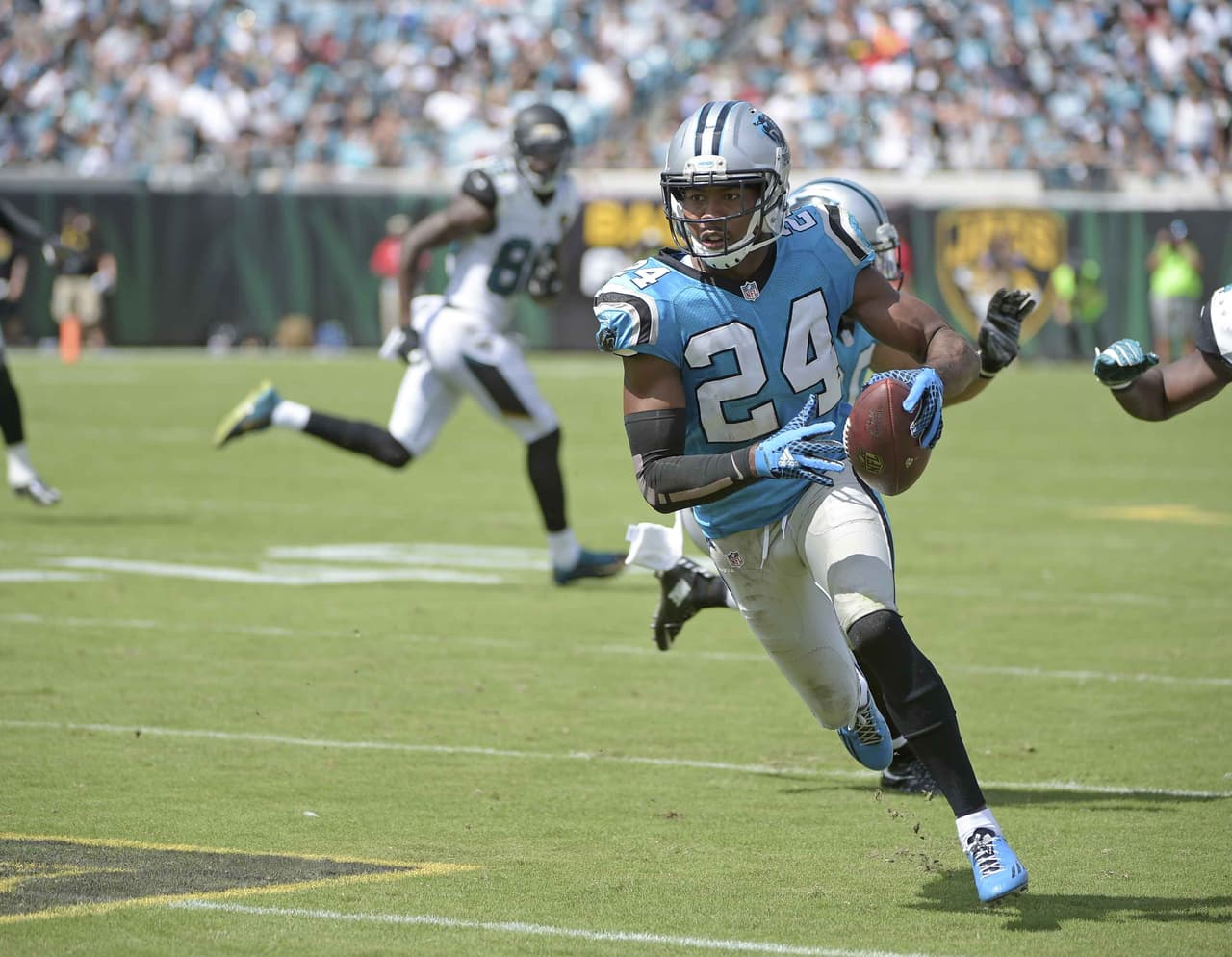 Josh Norman regresó intercepción para TD y Panthers venció 20-9 a Jaguars.