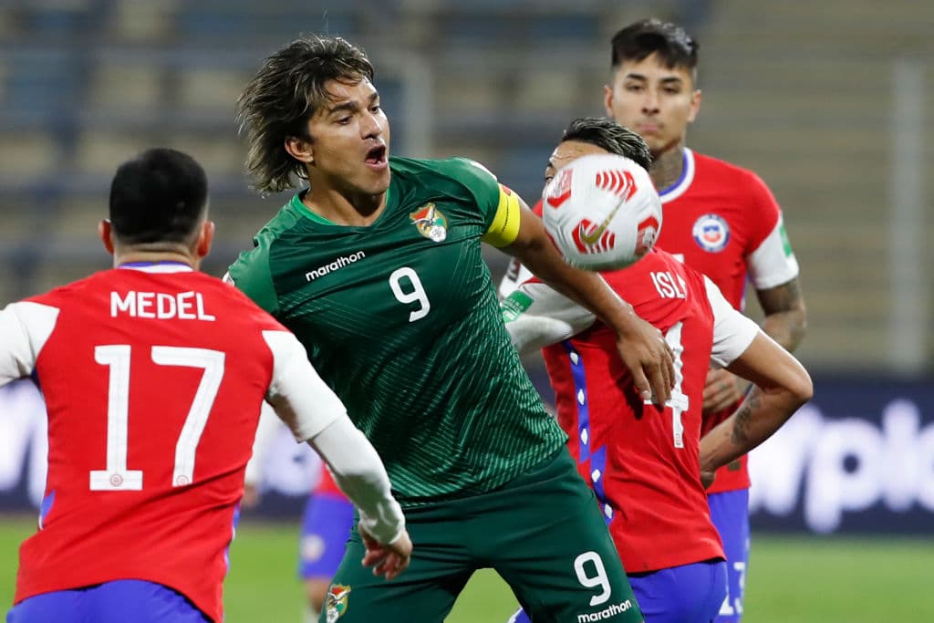 Chile regala un penal al minuto 82 y el goleador de Bolivia Marcelo Moreno no los perdona y pone el 1-1 definitivo.