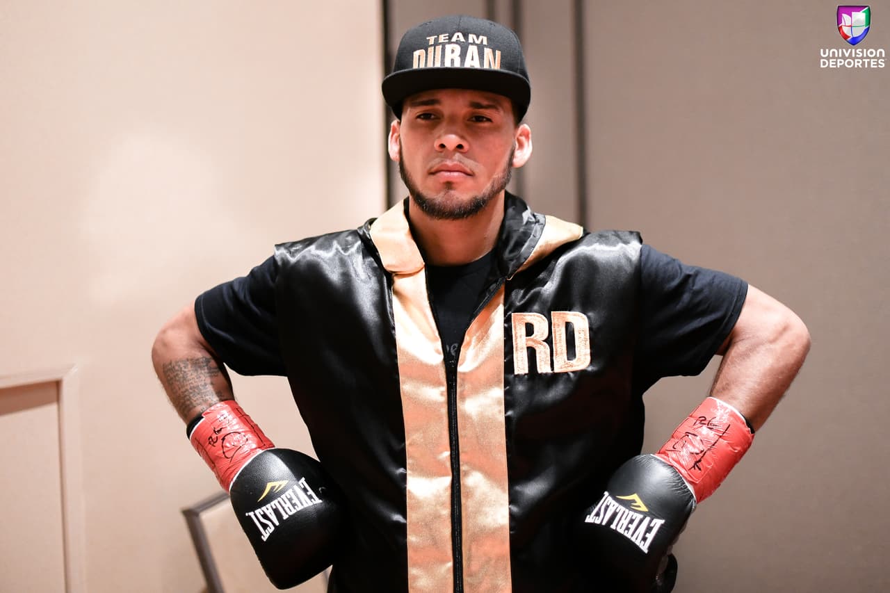 El hijo de la leyenda, oriundo de Fort Lauderdale, Florida, hizo su impresionante debut profesional en peso wélter (1-0, 1 KOs) al detener a su oponente en 2:21 minutos de la cuarta ronda en el Seminole Hard Rock Hotel & Casino de Hollywood, Florida.