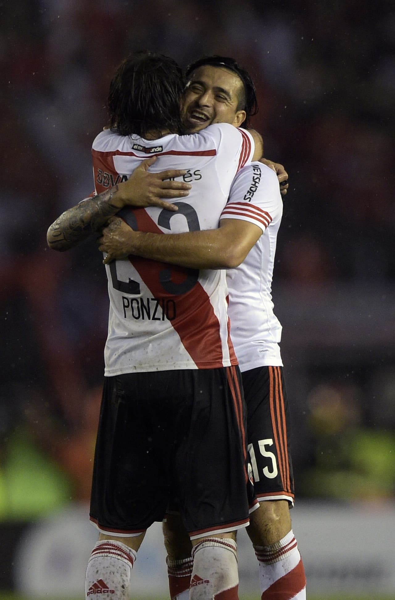 Lo cual se trasladó desde el campo de juego a la tribuna.