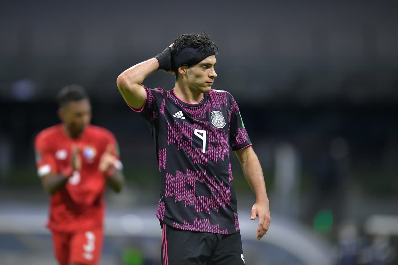 Lesión de Jiménez preocupa en el Tri; Henry Martín apunta a titularidad