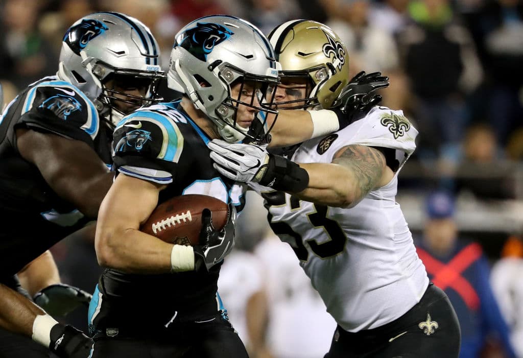 Christian McCaffrey tuvo un intento de pase por primera vez en su carrera en la NFL y se convirtió en un toouchdown. En la NCAA se fue 2 de 3 con dos pases de anotación jugando en Stanford.