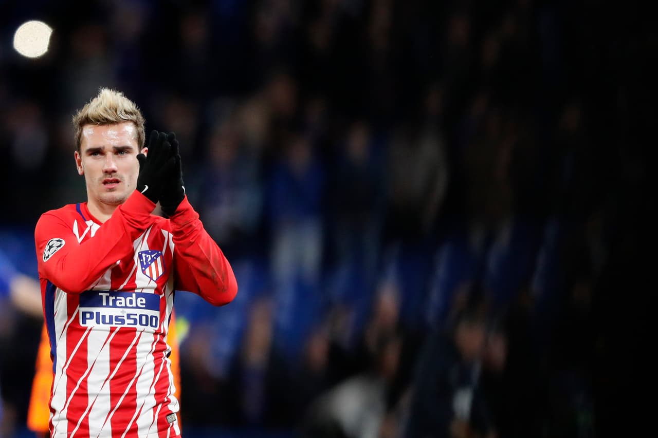 El tema de Antoine Griezmann se está tornando complicado. El Atlético de Madrid denunció ante la FIFA al Barcelona por hacer contactos con el jugador, ya que “pueden vulnerar la competición en vigor de La Liga”. Los blaugranas quieren al francés.