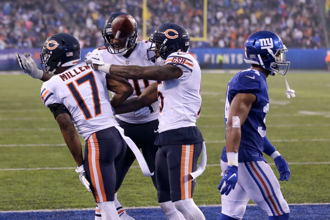 Y justo cuando restaban 13 segundos para concluir el tiempo regular, los Bears empataron 27-27 con pase de Daniel a Anthony Miller, de una yarda, para mandar el juego a tiempo extra.