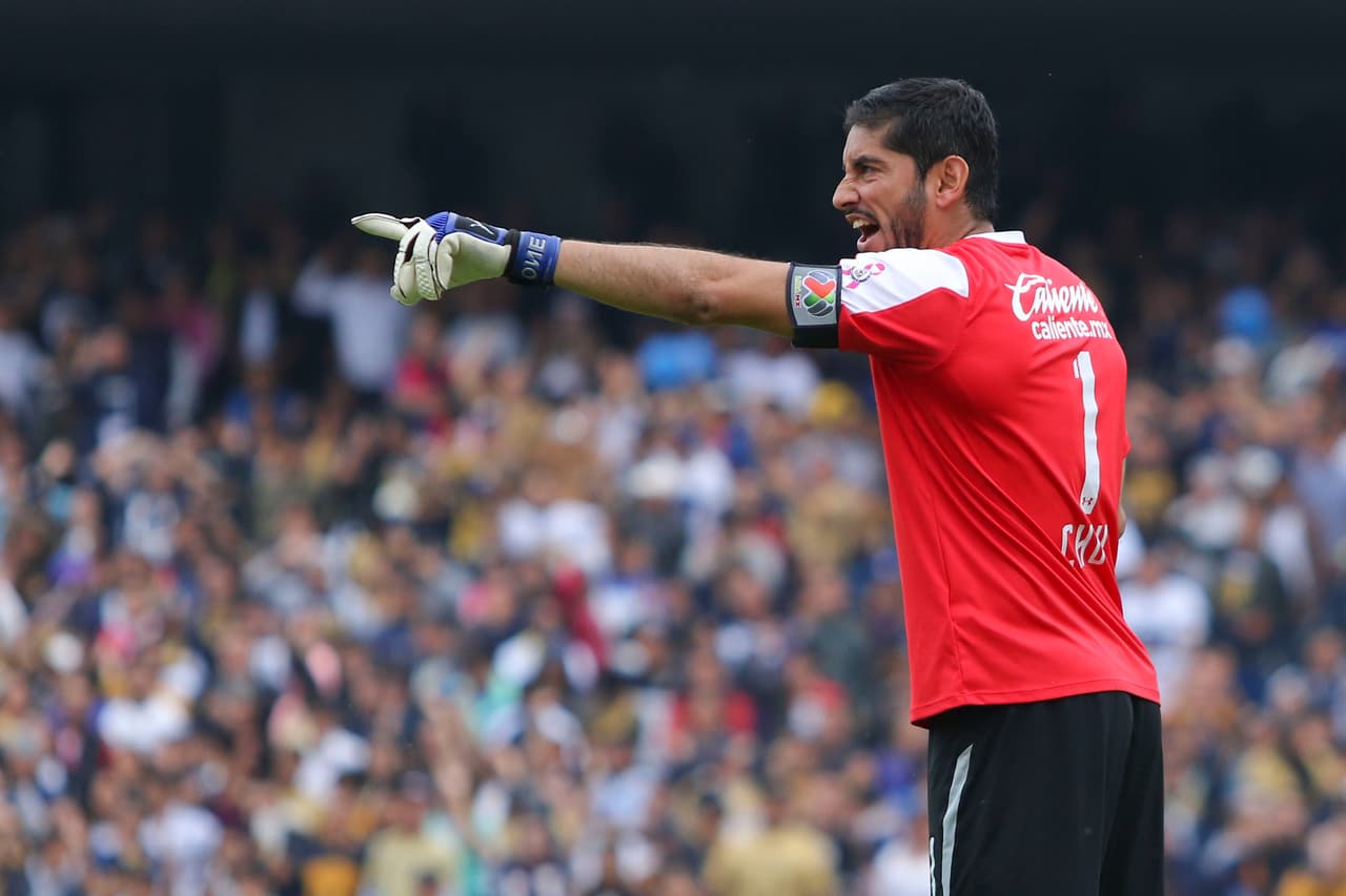 <b>Jesús Corona</b>. Desde 2009 con La Máquina, ha disputado 335 partidos con el equipo celeste, y ayudó a que Cruz Azul haya sido la mejor defensa de la liga al apenas permitir 13 anotaciones.