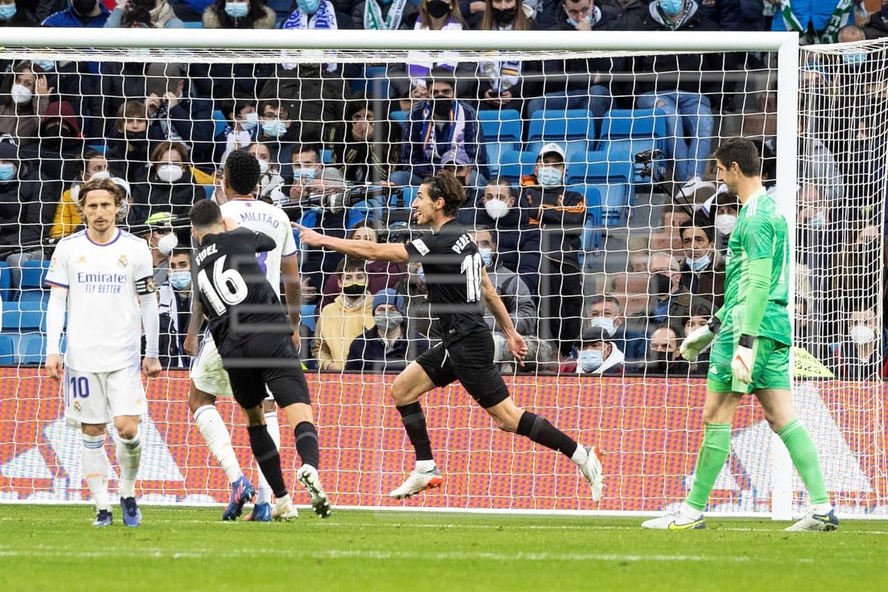 El Real Madrid consiguió un par de goles en la recta final, uno de Luka Modric por la vía del penalti al 82 y el otro en tiempo de reposición de Eder Militao, para empatar en casa ante Elche.