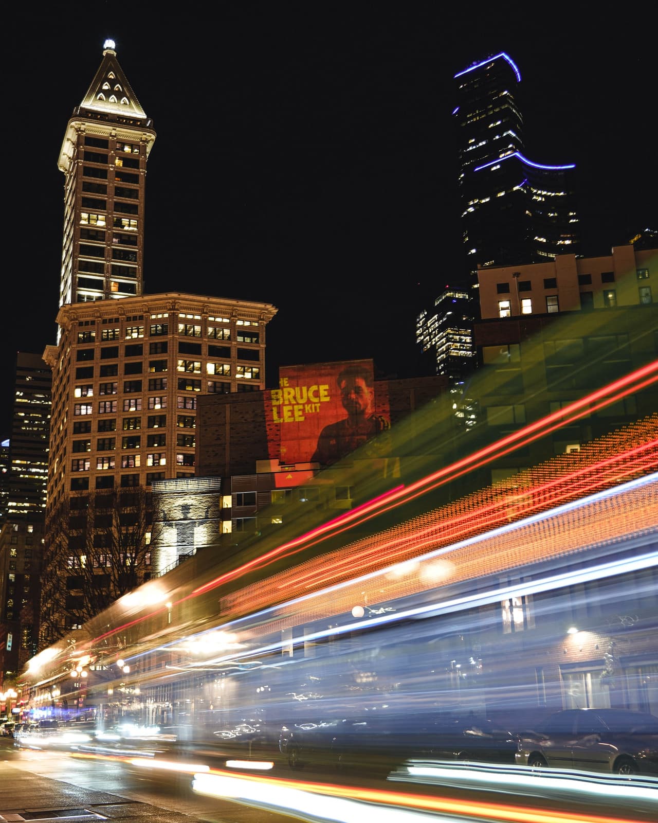 La casaca ha sido un éxito de ventas desde su lanzamiento, y es un homenaje al vínculo entre Bruce Lee y los vecinos de Seattle.