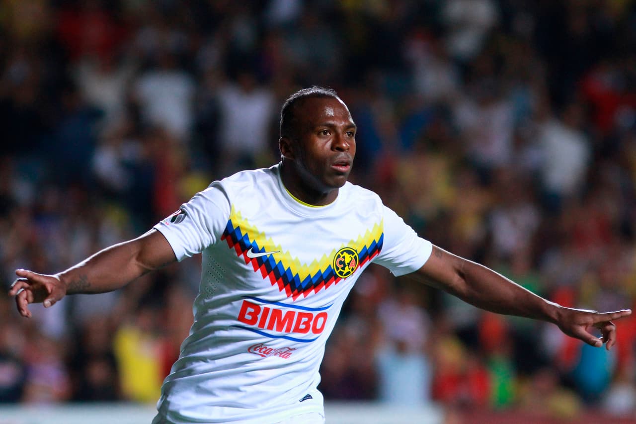 En el Clausura 2013 se convirtió en el primer jugador en tener tres títulos de goleo individual de manera consecutiva al anotar 12 goles.