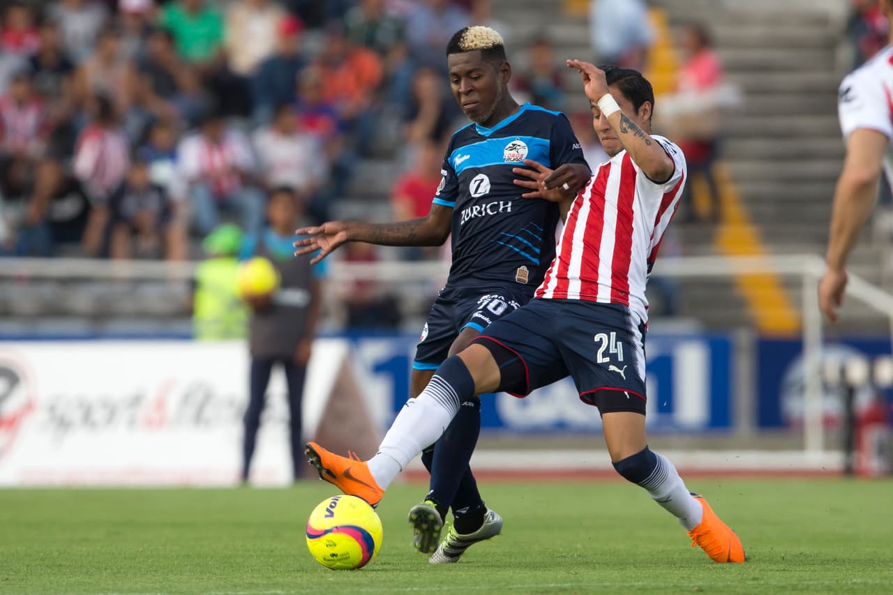 El resto del encuentro tuvo pocas emociones. Chivas luchó por mantener la ventaja y Puebla fue peligroso en ataque, particularmente en la segunda mitad del encuentro.