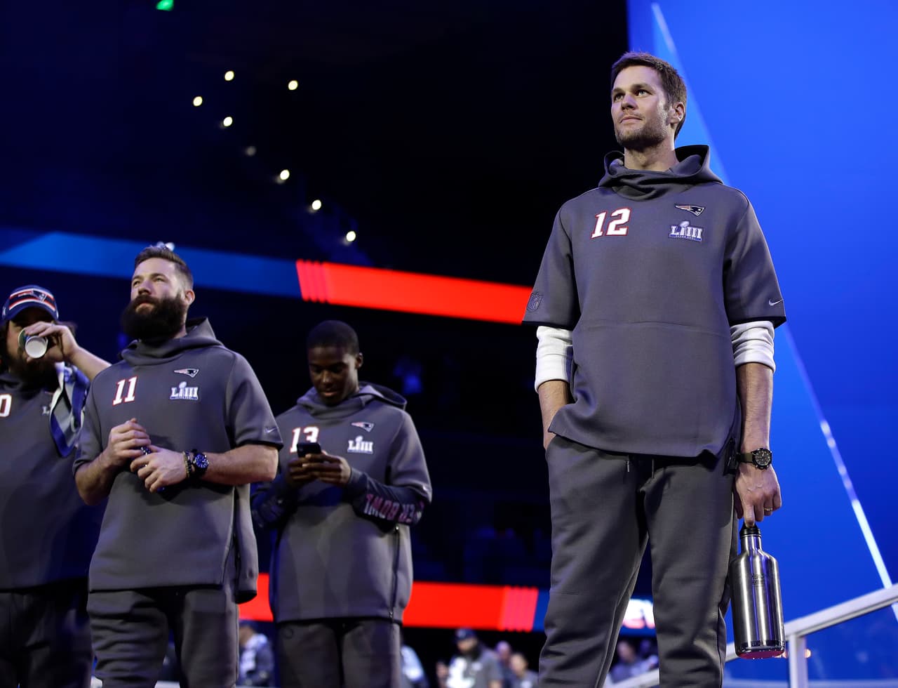 Los dos QB estarán bajo los reflectores el domingo próximo. Así es la vida de Brady, mientras que Goff apenas comienza a acostumbrarse tres años después de ser la primera selección en el Draft.