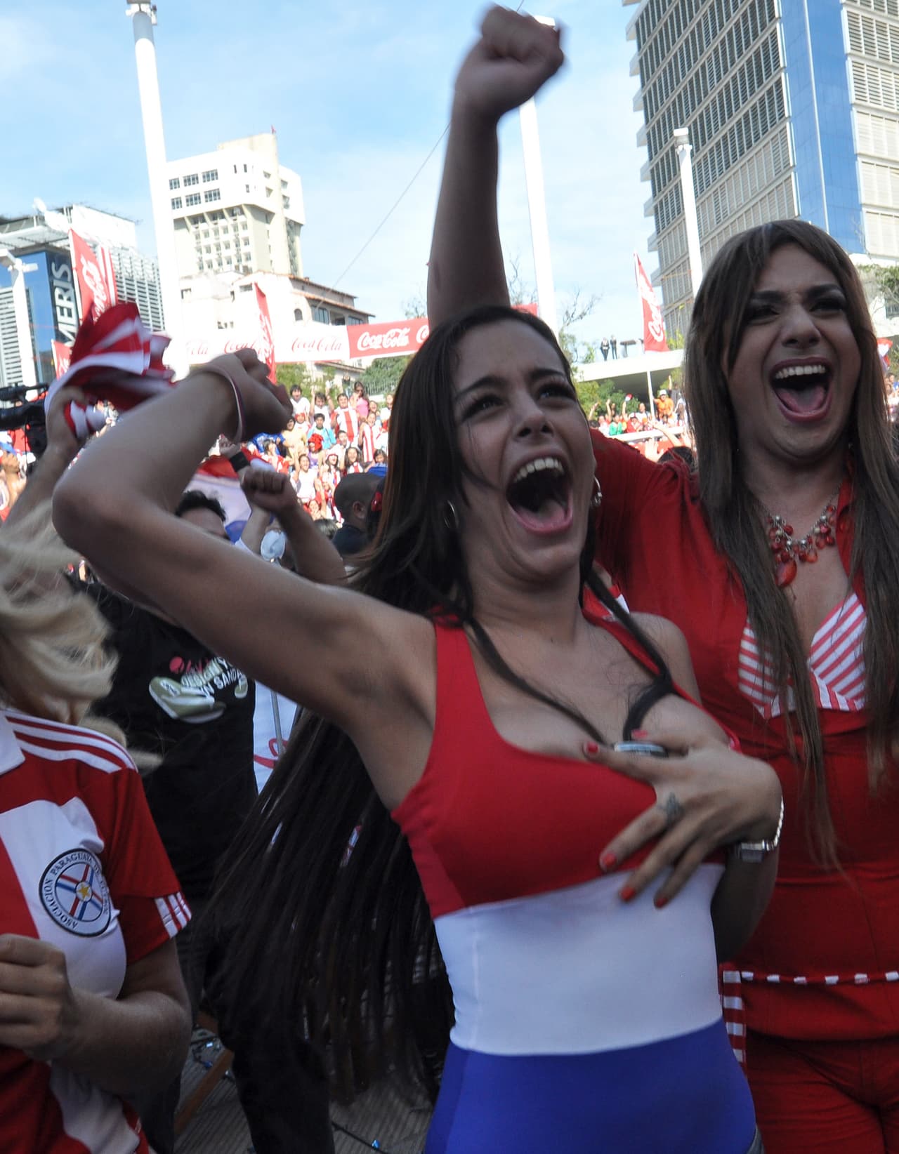 Fue entonces cuando la modelo Larissa Riquelme se hizo el referente, obviamente fuera de la cancha, de Paraguay.