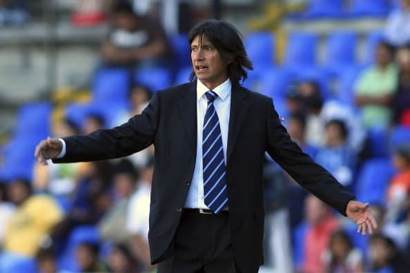 Ángel Comizzo, argentino. Campeón Liga Chile con Universitario de Deportes (2013) y Supercopa de México con Morelia (2013-2014).