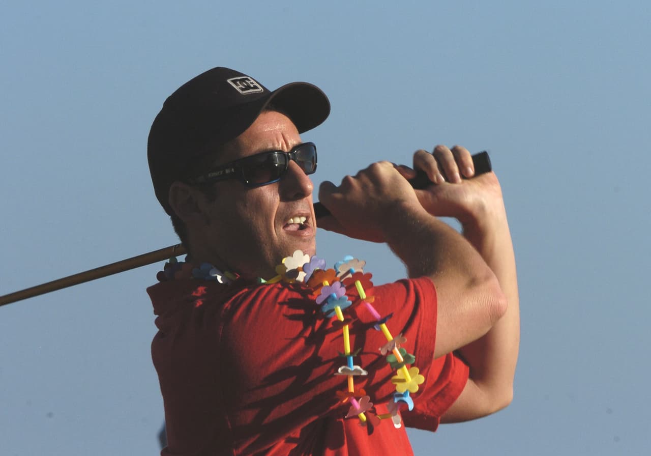 Adam Sandler recrea el swing de 'Happy Gilmore' 25 años después