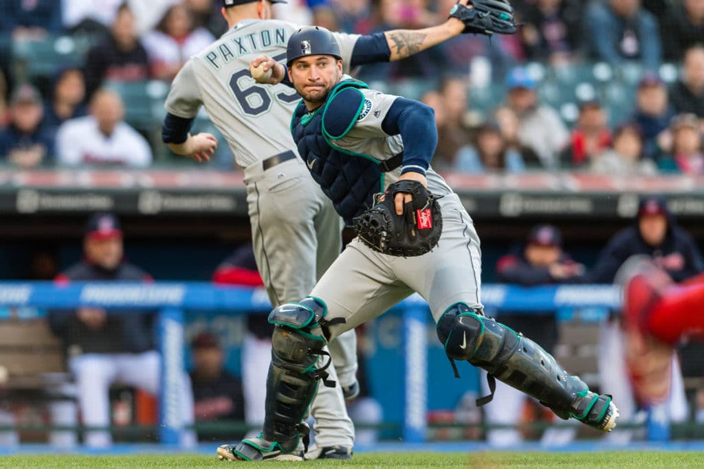 <b>Catcher: Mike Zunino (Seattle Mariners)</b>. Ganador por primera vez del galardón. Perdió por poco con Salvador Pérez el Guante de Oro al receptor de la Liga Americana. Su defensa es de alta calidad.
