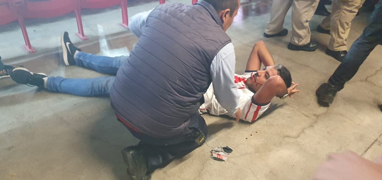 Triunfo de Chivas queda empañado por la violencia